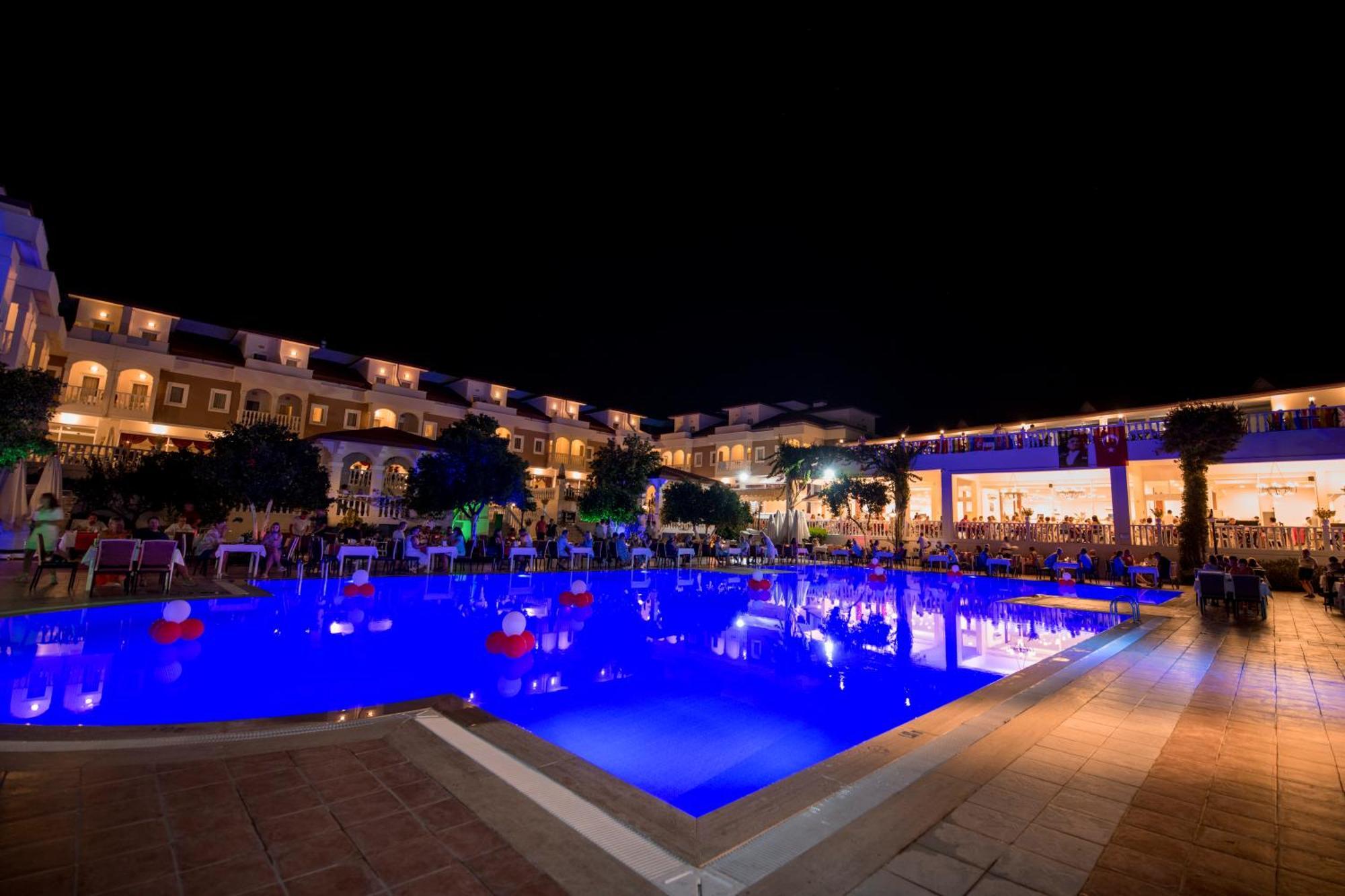 Viking Garden Hotel 凯梅尔 外观 照片